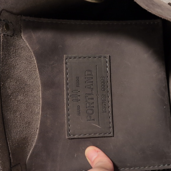 Portland Leather Classic Medium Crossbody Tote - Groupie Grey - Picture 4 of 6